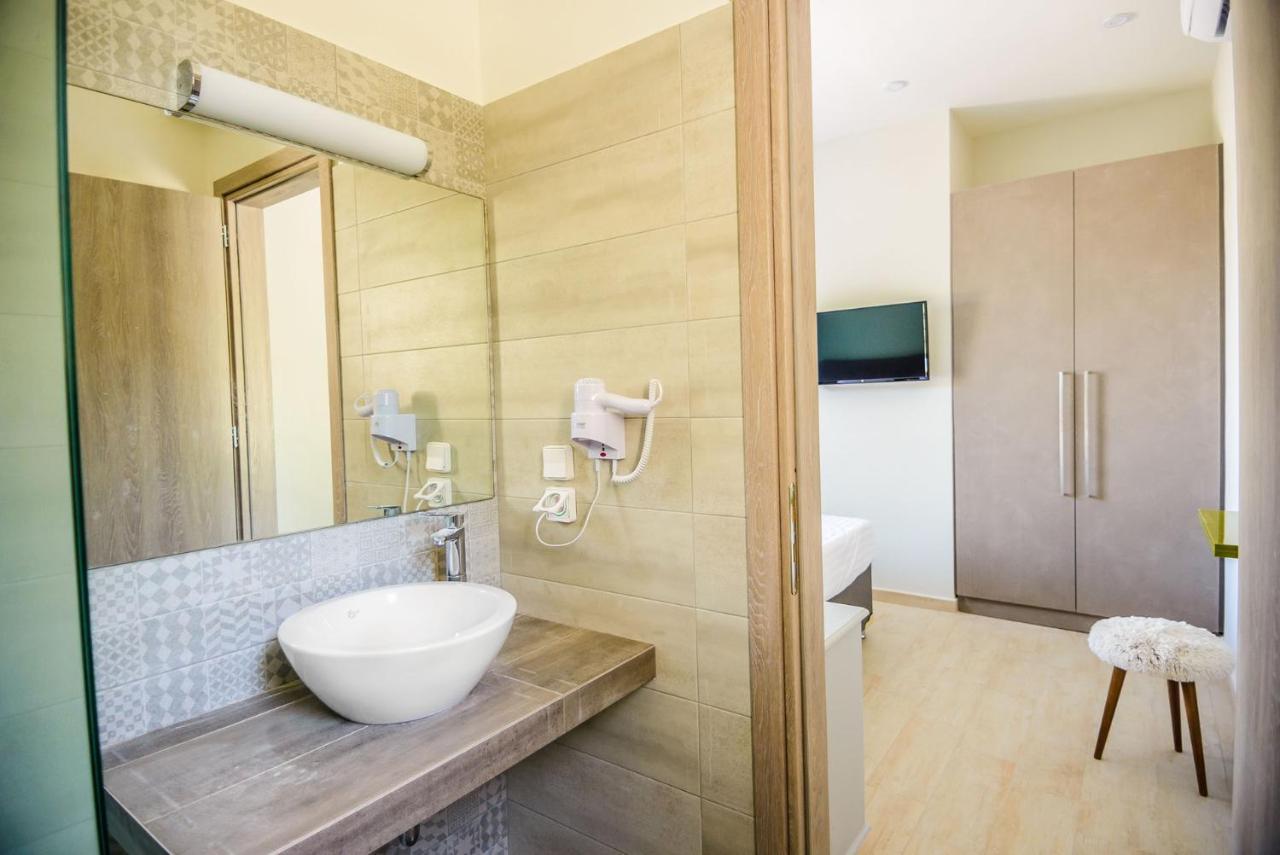 Tzogias Apartments Pan ลาสซี ภายนอก รูปภาพ