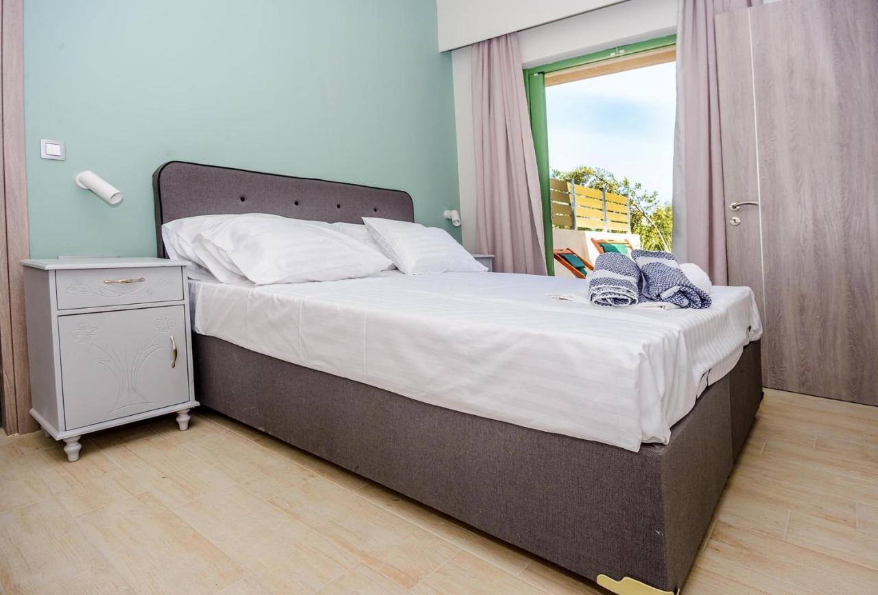 Tzogias Apartments Pan ลาสซี ภายนอก รูปภาพ