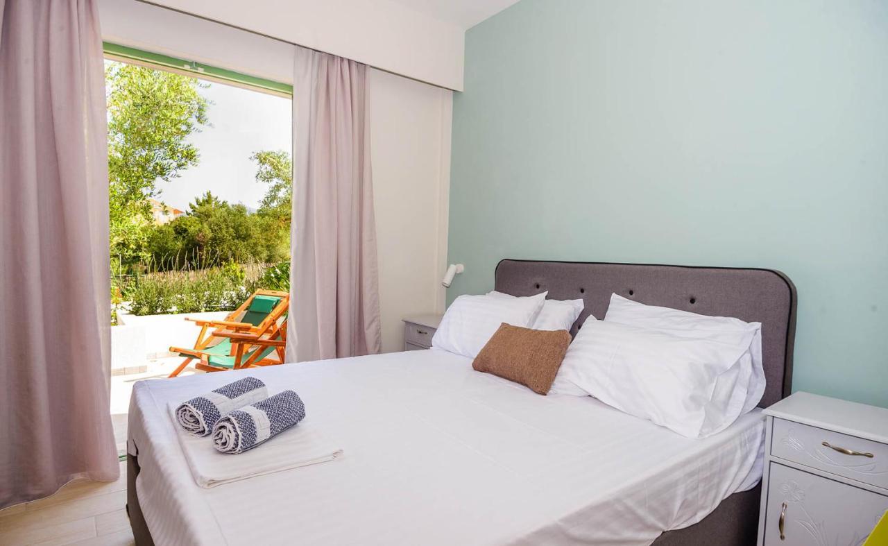 Tzogias Apartments Pan ลาสซี ภายนอก รูปภาพ