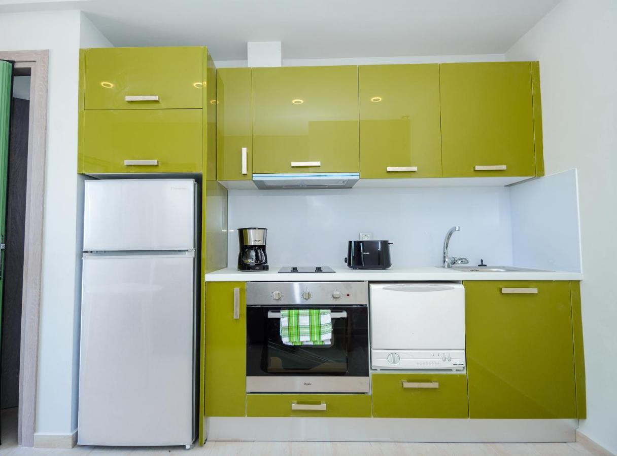Tzogias Apartments Pan ลาสซี ภายนอก รูปภาพ