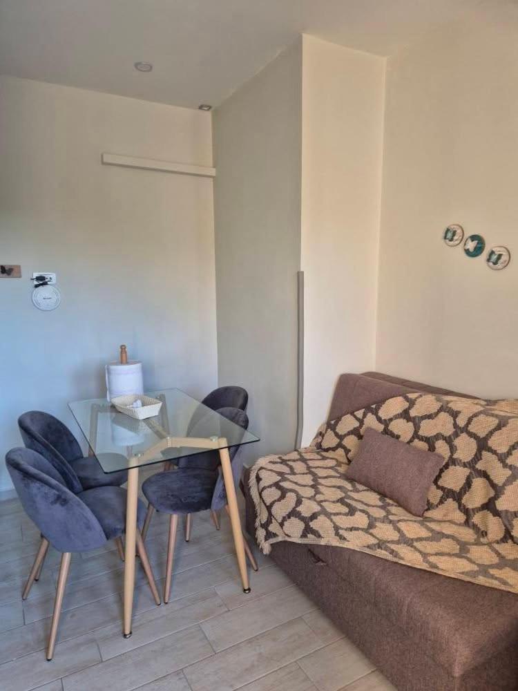 Tzogias Apartments Pan ลาสซี ภายนอก รูปภาพ