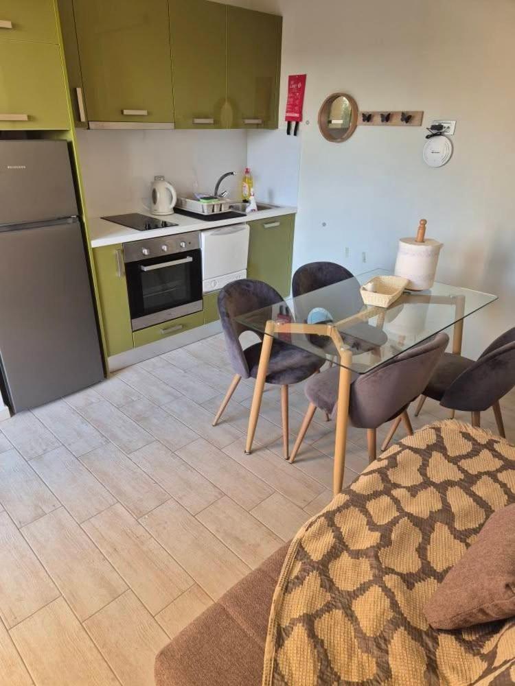 Tzogias Apartments Pan ลาสซี ภายนอก รูปภาพ