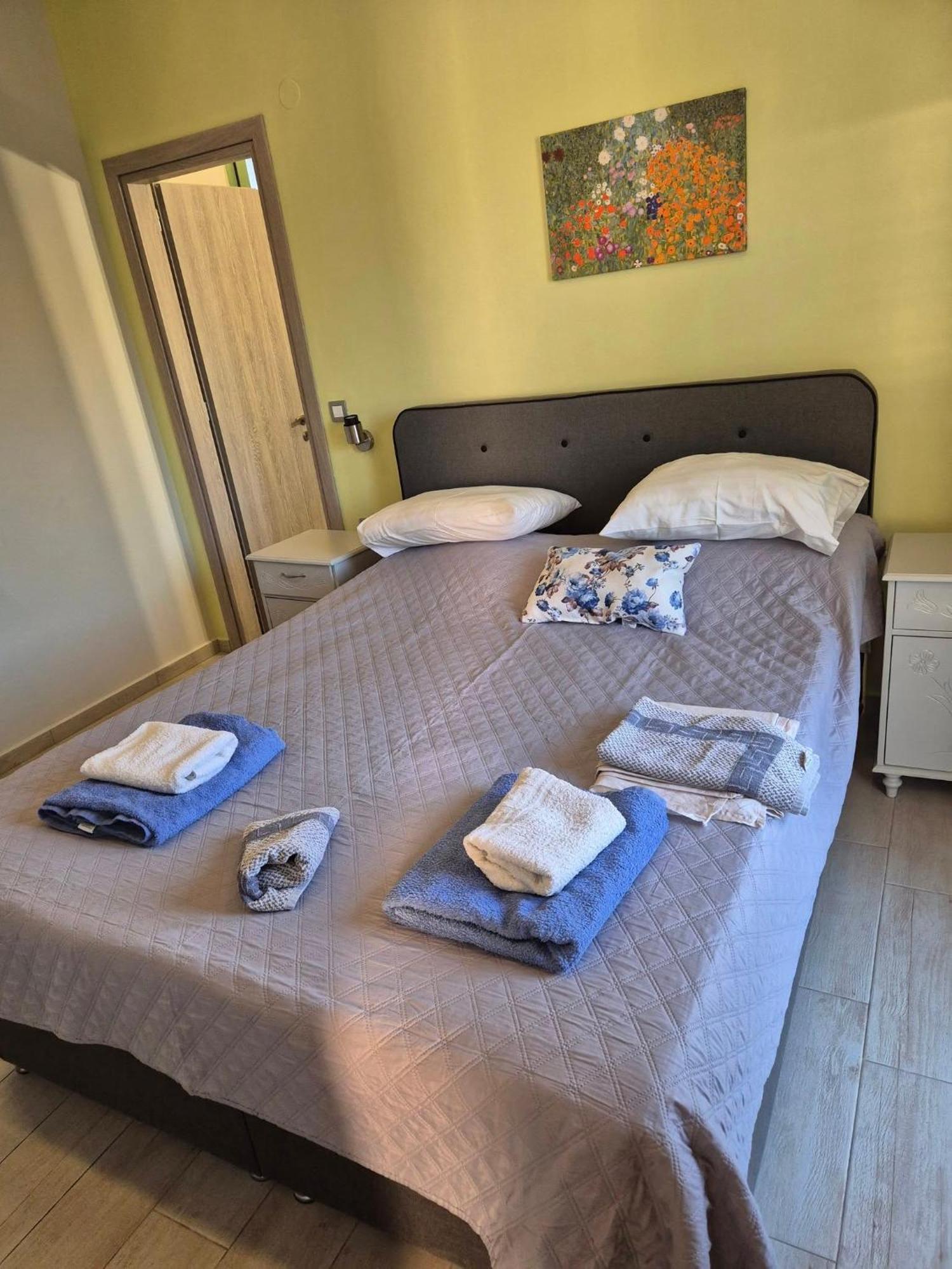 Tzogias Apartments Pan ลาสซี ภายนอก รูปภาพ